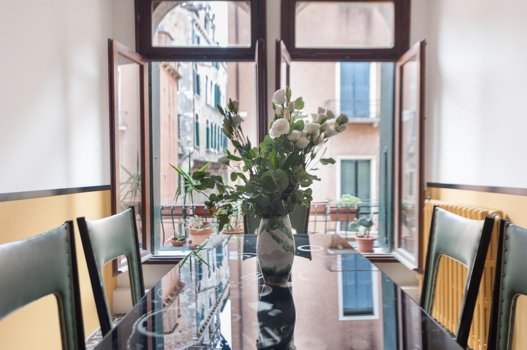 Sant'angelo Canal View Appartement *